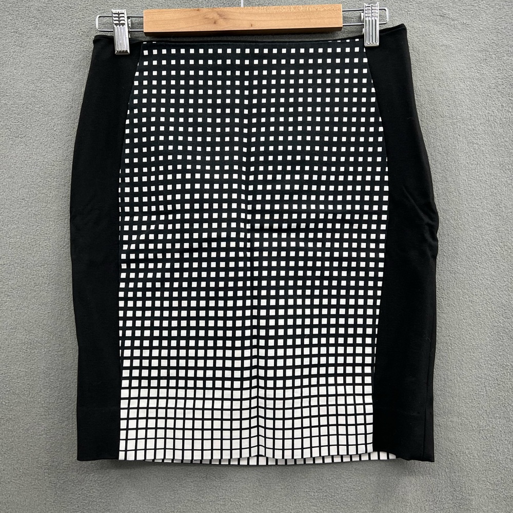 White House Black Market Size 2 Pencil Skirt Black And White Print Zip